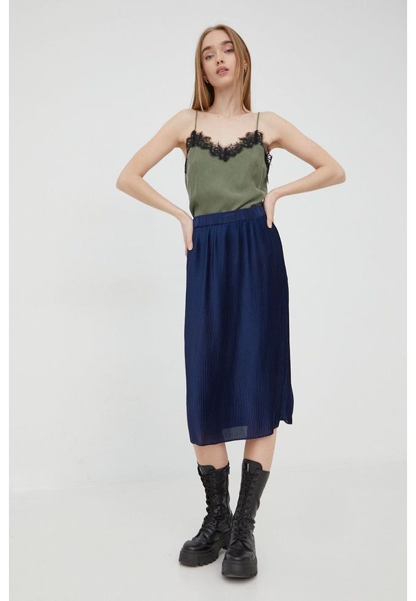 Superdry bluzka kolor zielony. Okazja: na co dzień. Kolor: zielony. Materiał: koronka, tkanina. Długość rękawa: na ramiączkach. Styl: casual