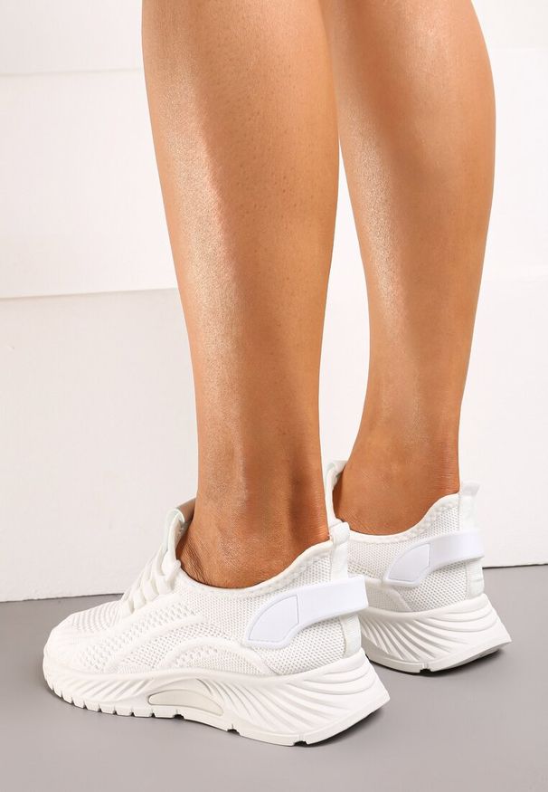 Renee - Białe Buty Sportowe na Platformie ze Sznurowaniem Adelmarie. Okazja: na co dzień. Kolor: biały. Materiał: dresówka, jeans. Obcas: na platformie
