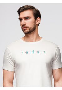 Ombre Clothing - T-shirt męski z haftem na klatce piersiowej – biały V2 - Rozmiar: M. Okazja: na co dzień. Kolor: biały. Materiał: dzianina, bawełna. Długość: krótkie. Wzór: haft. Styl: casual, klasyczny