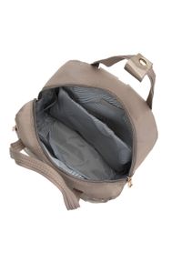 Wittchen - Damski plecak z nylonu z długimi uchwytami. Kolor: beżowy. Materiał: nylon. Styl: sportowy, klasyczny