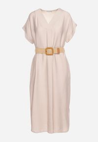 Born2be - Jasnobeżowa Wiskozowa Sukienka z Paskiem Ozdobionym Plecionką i Klamrą Mlevena. Typ kołnierza: dekolt w kształcie V. Kolekcja: plus size. Kolor: beżowy. Materiał: wiskoza. Długość rękawa: krótki rękaw. Wzór: aplikacja. Typ sukienki: dla puszystych. Styl: elegancki #4