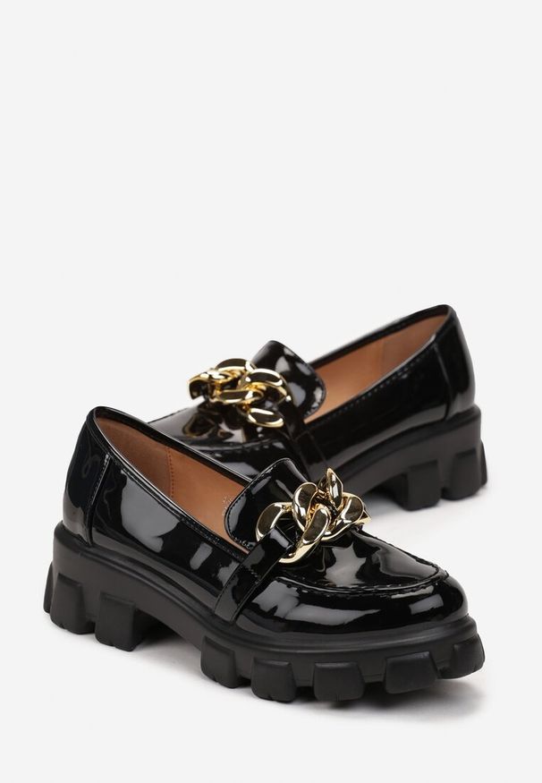 Born2be - Czarne Mokasyny na Grubej Podeszwie z Łańcuchem Shasavan. Kolor: czarny