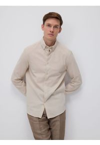 Reserved - Koszula regular z lnem - beżowy. Kolor: beżowy. Materiał: len