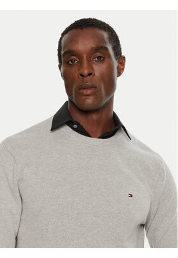 TOMMY HILFIGER - Tommy Hilfiger Sweter MW0MW36347 Szary Regular Fit. Kolor: szary. Materiał: bawełna
