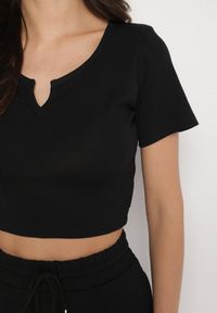 Born2be - Czarny Bawełniany T-shirt z Prążkowanego Materiału Linalora. Okazja: na co dzień, na spotkanie biznesowe. Kolor: czarny. Materiał: bawełna, materiał, prążkowany. Styl: biznesowy, klasyczny, elegancki, casual