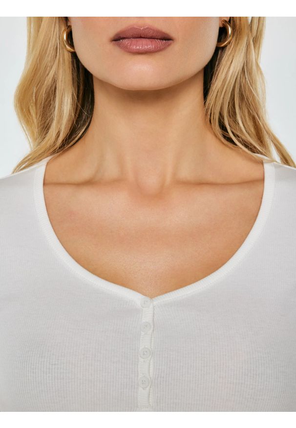 Big-Star - Koszulka damska slim w prążek biała Minsa 100. Kolor: biały. Materiał: prążkowany, dzianina, skóra. Wzór: prążki. Styl: klasyczny