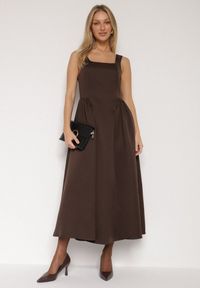 Born2be - Brązowa Rozkloszowana Sukienka na Szerokich Ramiączkach Reterna. Okazja: na imprezę. Typ kołnierza: dekolt kwadratowy. Kolor: brązowy. Długość rękawa: na ramiączkach. Styl: elegancki. Długość: mini #1