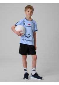 4f - 4F Koszulka meczowa replika domowa z sezonu 2025/26 dziecięca 4F x Projekt Warszawa - niebieska 122/128 (6-8 lat). Okazja: do domu. Kolor: niebieski. Materiał: dzianina, materiał. Wzór: nadruk. Sezon: lato. Styl: młodzieżowy, casual, sportowy #2