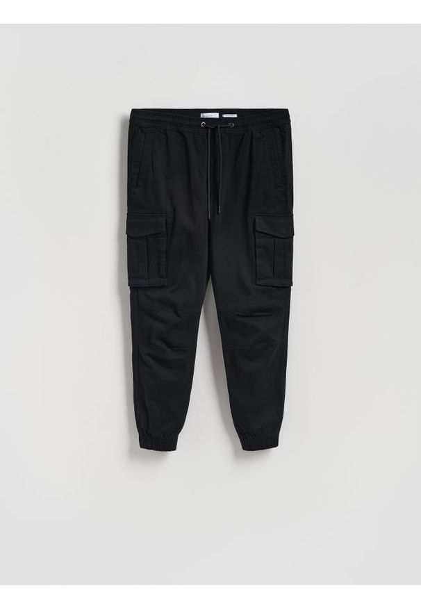 Reserved - Spodnie cargo jogger - czarny. Kolor: czarny. Materiał: bawełna