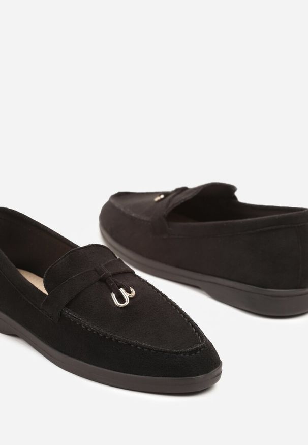 Born2be - Czarne Mokasyny z Imitacji Zamszu z Ozdobną Aplikacją Tasseli. Okazja: na co dzień, na spotkanie biznesowe. Kolor: czarny. Materiał: zamsz. Wzór: aplikacja. Styl: casual, biznesowy, elegancki, klasyczny