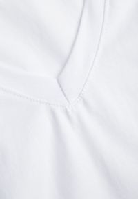 Born2be - Biały T-shirt z Bawełny z Trójkątnym Dekoltem Siliphe. Okazja: do pracy, na co dzień, na spotkanie biznesowe. Kolor: biały. Materiał: bawełna. Styl: elegancki, biznesowy, casual #3
