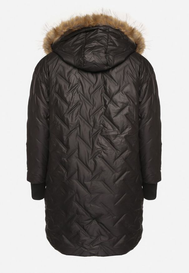Born2be - Czarna Kurtka Pikowana z Kapturem z Futerkiem z Możliwością Odpięcia Rinnavia. Okazja: na co dzień. Typ kołnierza: kaptur. Kolekcja: plus size. Kolor: czarny. Długość: długie. Wzór: aplikacja. Materiał: futro. Długość rękawa: długi rękaw. Styl: casual, elegancki