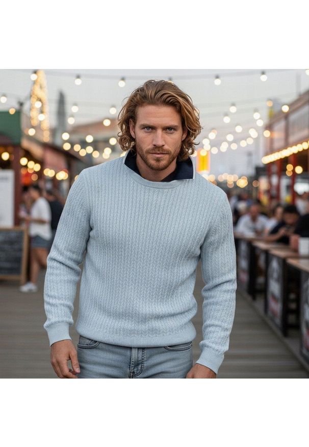 Lekki (Przejściowy) Sweter Męski z Bawełnianej Dzianiny - Pako Jeans - Błękitny. Okazja: do pracy, na spotkanie biznesowe. Kolor: niebieski. Materiał: bawełna. Styl: biznesowy, klasyczny