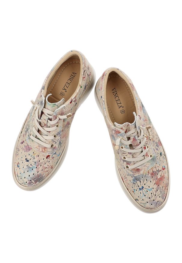 Półbuty damskie Vinceza, cholewka skóra naturalna licowa z nadrukiem sznurowanie uzupełnione bocznym zamkiem perforowane detale miękka linia noska po. Okazja: na co dzień. Zapięcie: sznurówki. Kolor: beżowy. Materiał: skóra. Szerokość cholewki: normalna. Wzór: nadruk. Styl: casual, klasyczny