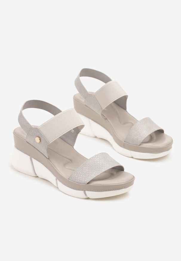 Renee - Szare Sandały na Koturnie ze Żłobieniami z Elastycznym Zapięciem i Brokatem Lisanisea. Kolor: szary. Materiał: jeans. Wzór: aplikacja. Obcas: na koturnie. Styl: elegancki