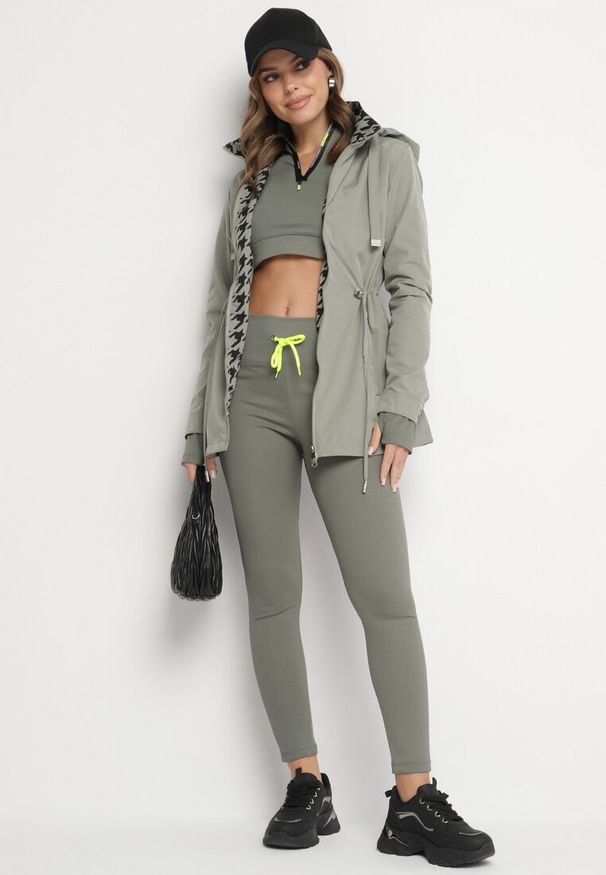 Born2be - Ciemnozielona Kurtka Parka Ściągana w Pasie Aridra. Okazja: na co dzień, na spacer. Kolor: zielony. Materiał: jeans. Styl: elegancki, casual