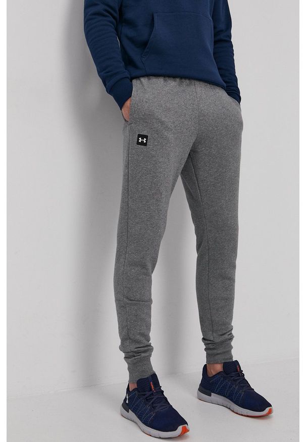 Under Armour - Spodnie. Okazja: na co dzień. Kolor: szary. Styl: casual