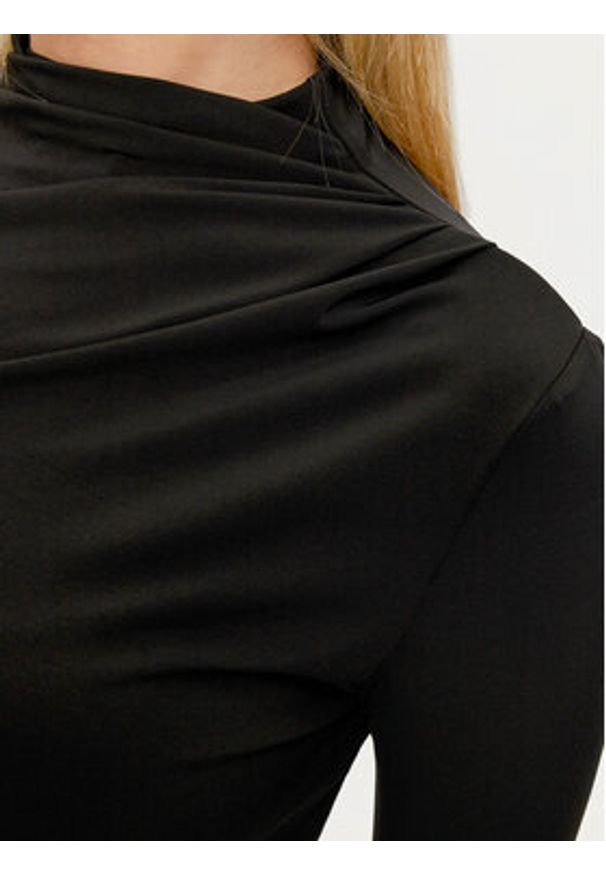 Pieces Bluzka Madison 17153519 Czarny Slim Fit. Kolor: czarny. Materiał: syntetyk