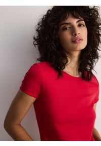 Reserved - T-shirt z merceryzowanej bawełny - czerwony. Kolor: czerwony. Materiał: bawełna