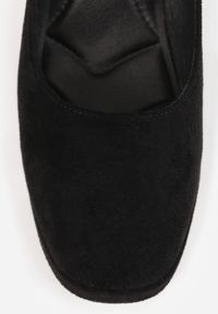 Renee - Czarne Czółenka na Słupku z Kwadratowym Noskiem Malenva. Okazja: do pracy, na co dzień. Zapięcie: pasek. Kolor: czarny. Sezon: lato. Obcas: na słupku. Styl: elegancki, casual #6