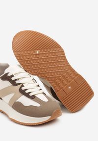 Renee - Brązowe Sneakersy na Płaskiej Podeszwie z Geometryczną Wstawką Sewla. Okazja: na co dzień. Kolor: brązowy. Materiał: jeans. Wzór: geometria. Obcas: na płaskiej podeszwie #4