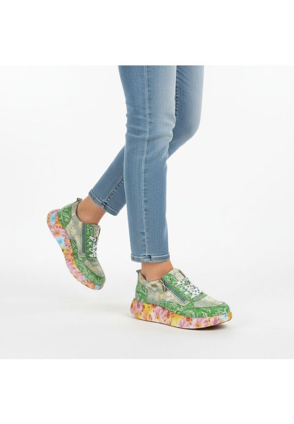 Sneakersy damskie Laura Vita, ze skóry naturalnej z kontrastowym nadrukiem i dekoracyjnym zamkiem z boku, zielone, 62 SL26803-62H. Zapięcie: zamek. Kolor: zielony. Materiał: skóra. Szerokość cholewki: normalna. Wzór: nadruk. Sezon: wiosna, lato