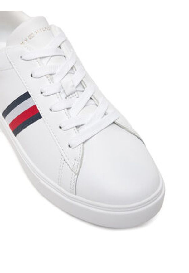 TOMMY HILFIGER - Tommy Hilfiger Sneakersy Essential Court Sneaker FW0FW08321 Biały. Kolor: biały. Materiał: skóra