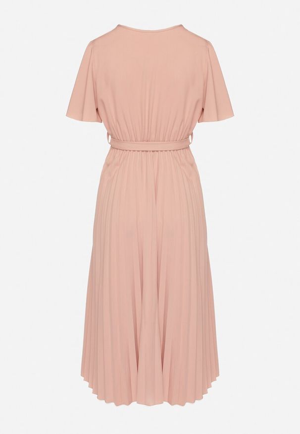 Born2be - Różowa Sukienka Plisowana z Dekoltem w V z Paskiem w Talii Zolseki. Okazja: na co dzień. Kolor: różowy. Styl: casual, klasyczny