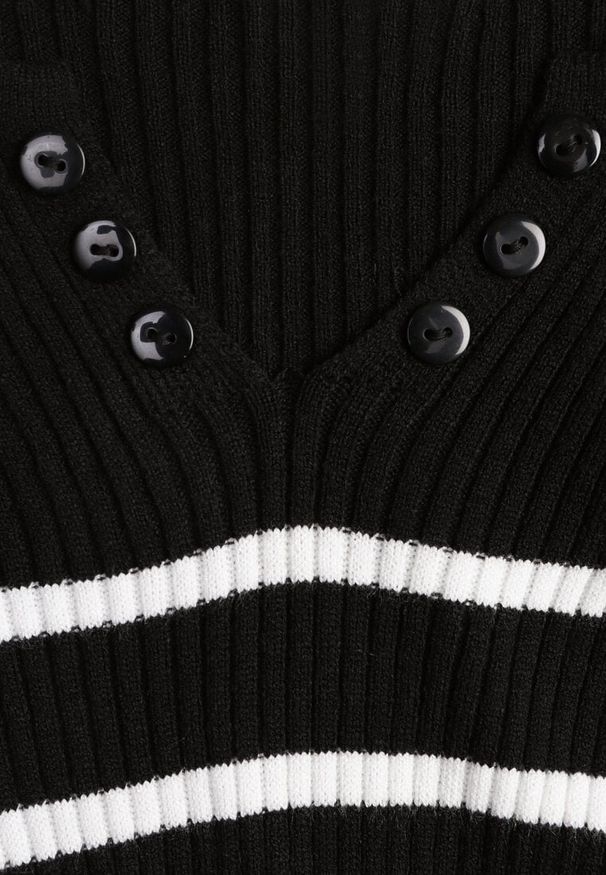 Renee - Czarna Bluzka z Bawełną z Motywem Pasków i Guzikami Serisse. Okazja: do pracy, na co dzień, na spotkanie biznesowe. Kolor: czarny. Materiał: bawełna. Wzór: paski. Styl: biznesowy, casual