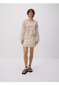 Reserved - Spódnica z haftem - złamana biel. Materiał: tkanina. Wzór: haft #1