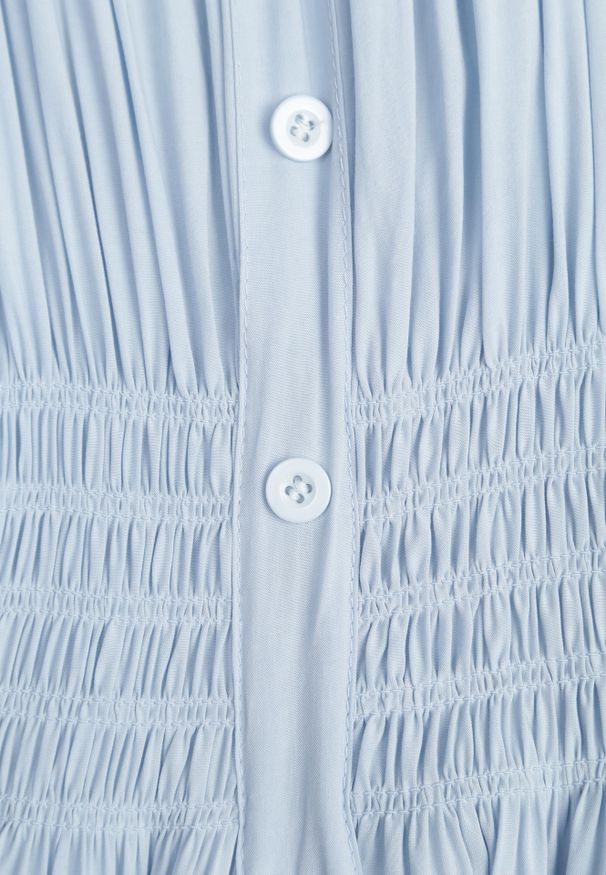 Renee - Jasnoniebieska Sukienka Rozkloszowana z Bawełny z Bufiastymi Rękawami i Guzikami Anniliana. Okazja: na co dzień. Kolor: niebieski. Materiał: bawełna. Typ sukienki: proste, rozkloszowane. Styl: elegancki, klasyczny, casual