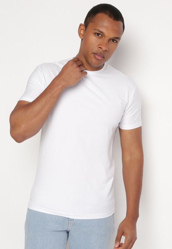 Born2be - Biała Koszulka Bawełniana o Klasycznym Kroju Xloette. Okazja: na spacer, na co dzień. Kolor: biały. Materiał: bawełna. Styl: klasyczny