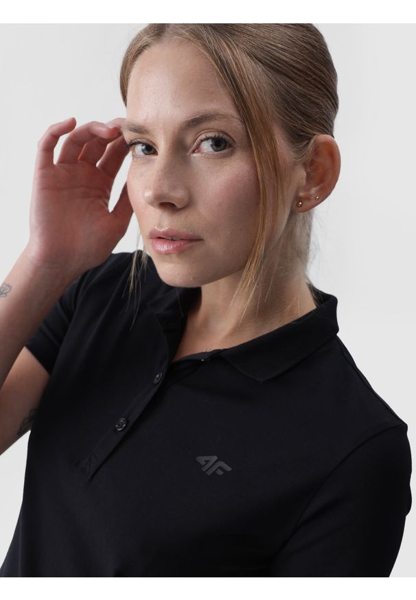 4f - 4F Koszulka polo slim damska - czarna XXL. Okazja: na co dzień. Typ kołnierza: polo. Kolor: czarny. Materiał: dzianina, bawełna, jersey, materiał, elastan. Długość rękawa: krótki rękaw. Długość: krótkie. Wzór: gładki, ze splotem, jednolity. Styl: klasyczny, sportowy, casual
