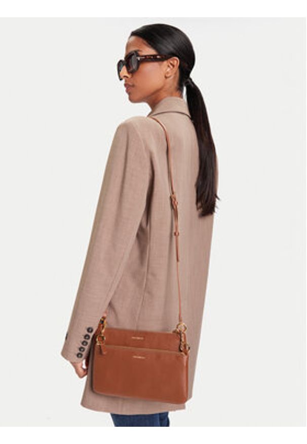 Coccinelle Torebka TIF Coccinelle Yvonne E5 TIF 55 01 01 Brązowy. Kolor: brązowy. Materiał: skórzane