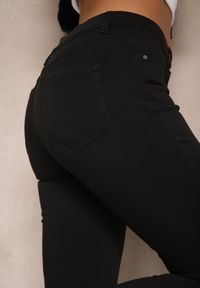 Renee - Czarne Przetarte Jeansy Skinny High Waist z Wiskozą Aveledia. Okazja: na co dzień. Stan: podwyższony. Kolor: czarny. Długość: do kostek. Wzór: aplikacja. Styl: elegancki, casual