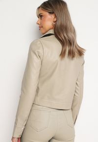 Born2be - Beżowa Kurtka Ramoneska z Ekoskóry z Paskiem w Talii Mevarela. Kolor: beżowy. Materiał: jeans. Styl: elegancki, wizytowy #4