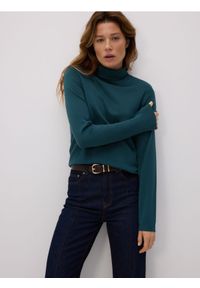 Reserved - Golf z wiskozą - morski. Typ kołnierza: golf. Kolor: morski. Materiał: wiskoza #1