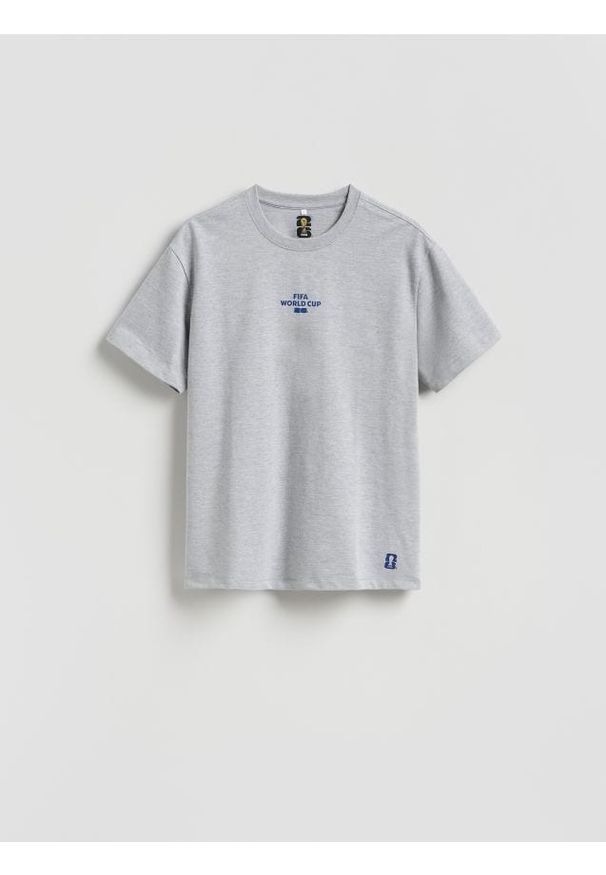 Reserved - T-shirt FIFA World Cup - jasnoszary. Kolor: szary. Materiał: bawełna, dzianina