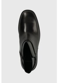 Vagabond Shoemakers botki skórzane SHEILA damskie kolor czarny na płaskim obcasie 5635.301.20. Kolor: czarny. Materiał: skóra. Obcas: na obcasie. Wysokość obcasa: niski #4