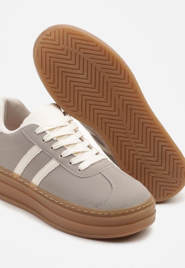Renee - Szare Sneakersy na Tłoczonej Platformie Ozdobione Paskami Felainora. Okazja: na co dzień, na spacer. Zapięcie: pasek. Kolor: szary. Wzór: aplikacja. Obcas: na platformie. Sport: turystyka piesza