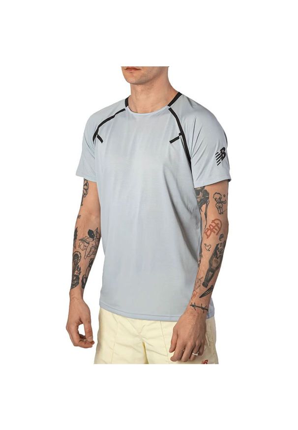 Koszulka New Balance MT23145LAN - niebieska. Kolor: niebieski. Materiał: materiał, poliester. Długość rękawa: krótki rękaw. Długość: krótkie. Sport: fitness