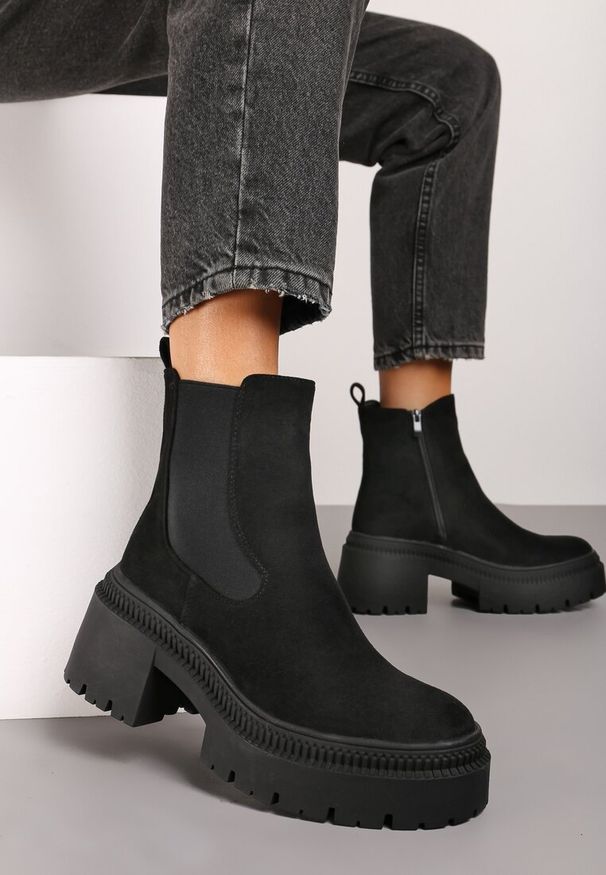 Renee - Czarne Botki na Słupku i Platformie Sztyblety Grunge z Elastyczną Cholewką Lericea. Okazja: na spacer. Nosek buta: okrągły. Kolor: czarny. Materiał: skóra, jeans. Szerokość cholewki: normalna. Sezon: jesień. Obcas: na platformie. Styl: elegancki, rockowy