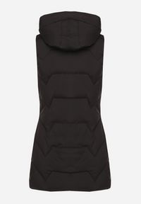 Born2be - Czarna Długa Pikowana Kamizelka na Suwak z Kapturem Teriviana. Okazja: na spacer, na co dzień. Typ kołnierza: kaptur. Kolor: czarny. Materiał: dzianina. Długość: długie. Styl: casual, elegancki, klasyczny, sportowy #6