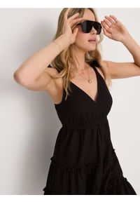 Sinsay - Sukienka mini z efektem stopniowania i wiskozą - czarny. Kolor: czarny. Materiał: wiskoza. Długość: mini #1