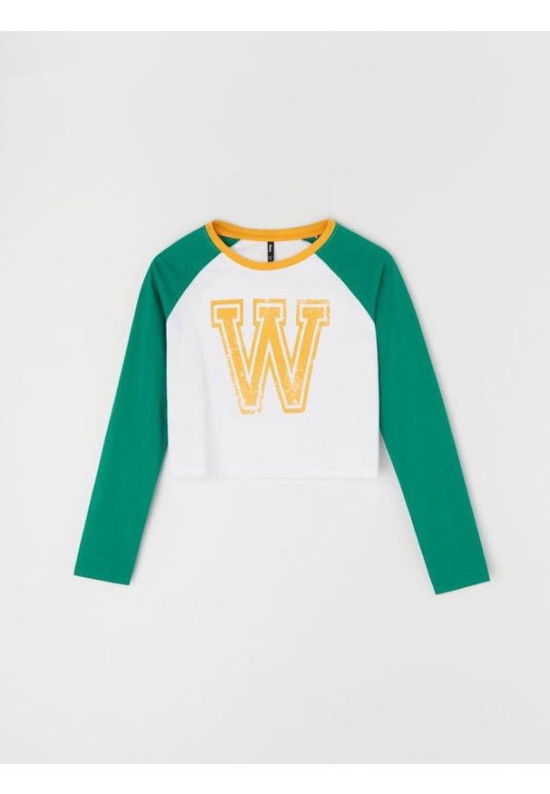 Sinsay - Crop top z długim rękawem raglanowym i nadrukiem - zielony. Kolor: zielony. Długość rękawa: długi rękaw. Długość: długie. Wzór: nadruk