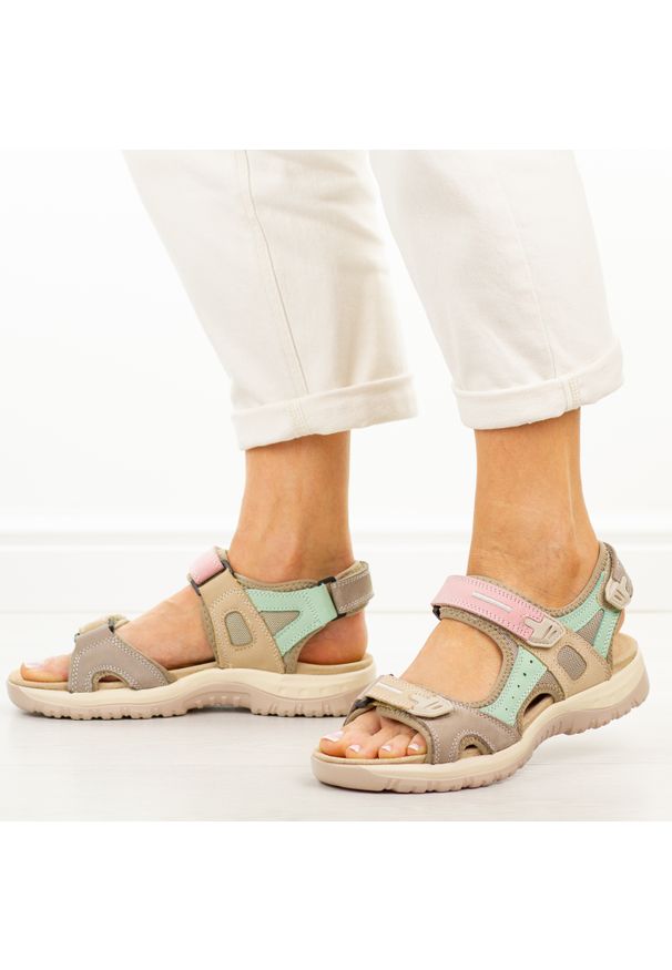 Azul skórzane sandały damskie Unisoft 18-57. Okazja: na co dzień, na spacer. Zapięcie: rzepy. Kolor: różowy. Materiał: skóra. Sezon: wiosna, lato. Styl: klasyczny, casual