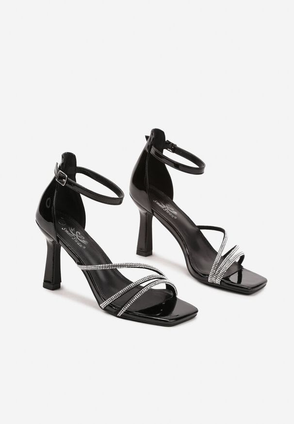 Born2be - Czarne Eleganckie Sandały Szpilki z Cyrkoniami i Paskiem Wokół Kostki Almarina. Okazja: na co dzień. Zapięcie: pasek. Kolor: czarny. Materiał: jeans. Wzór: aplikacja. Obcas: na szpilce. Styl: elegancki. Wysokość obcasa: średni