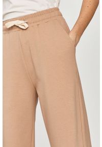 Answear Lab - Spodnie. Kolor: beżowy. Materiał: dzianina. Wzór: gładki #2