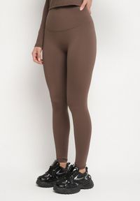 Born2be - Brązowy Komplet Sportowy Legginsy i Bluzka z Długim Rękawem Toretta. Kolor: brązowy. Wzór: aplikacja