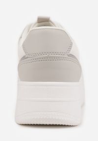 Born2be - Biało-Szare Klasyczne Sneakersy Vices na Grubej Podeszwie Torira. Okazja: na co dzień, na spacer. Nosek buta: okrągły. Zapięcie: sznurówki. Kolor: biały. Materiał: jeans. Sport: turystyka piesza #4